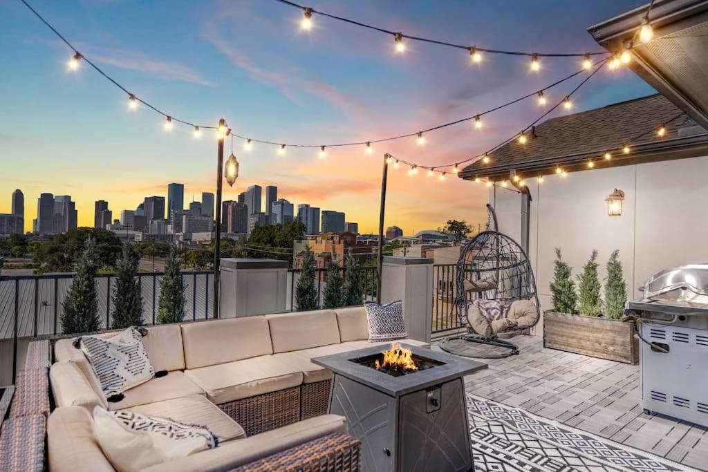 Luxury Downtown Home W Rooftop Deck In The Skyline Houston Extérieur photo