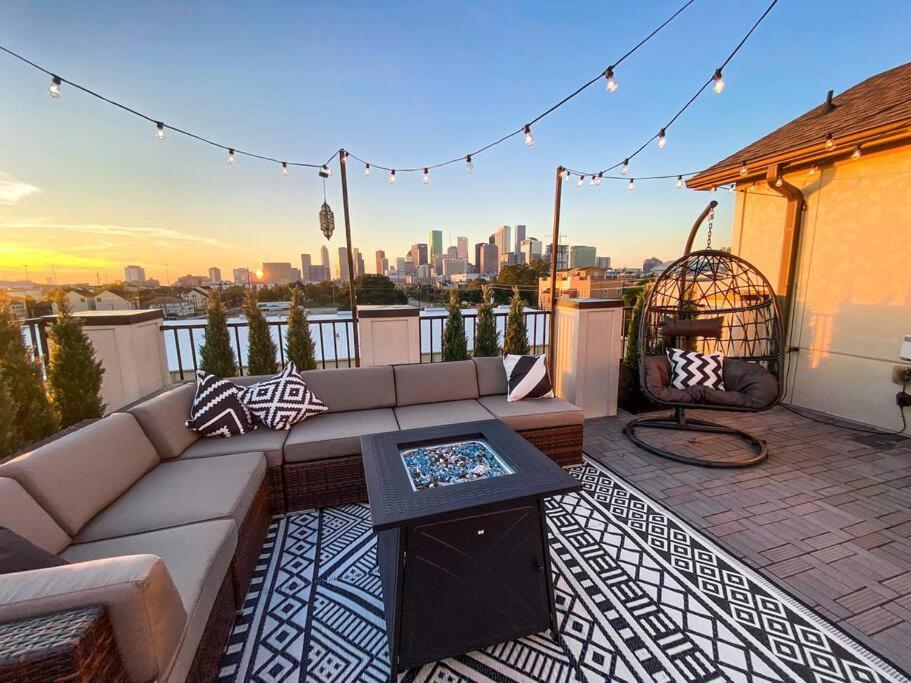 Luxury Downtown Home W Rooftop Deck In The Skyline Houston Extérieur photo